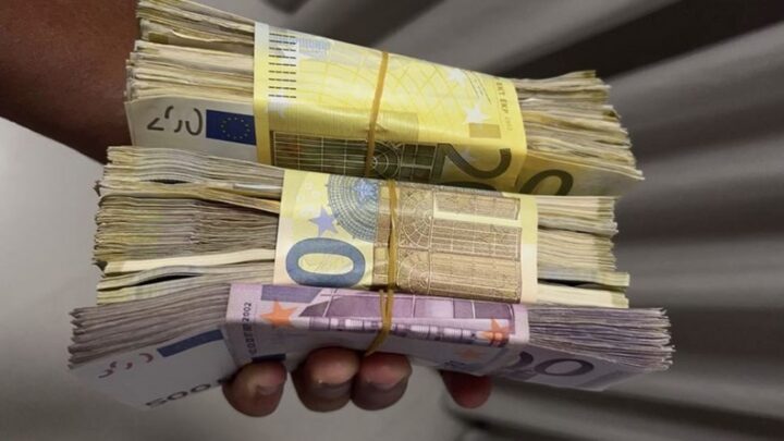 Neočekivani NOVČANI DOBITAK dolazi ovim znakovima – spisak je iznenađujuć!
